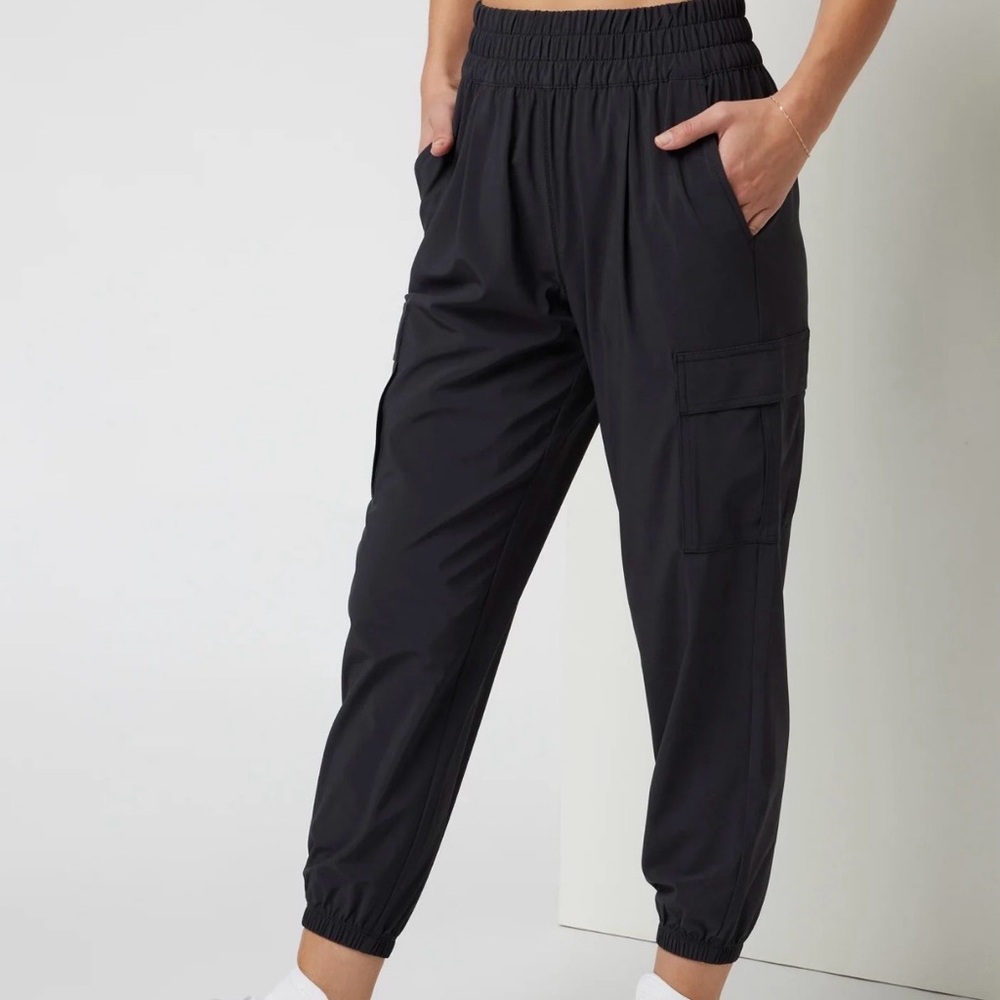 LIKE NEW Vuori Black Villa Cargo Joggers